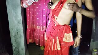 Hot Indian Desi bhabhi romance in saree